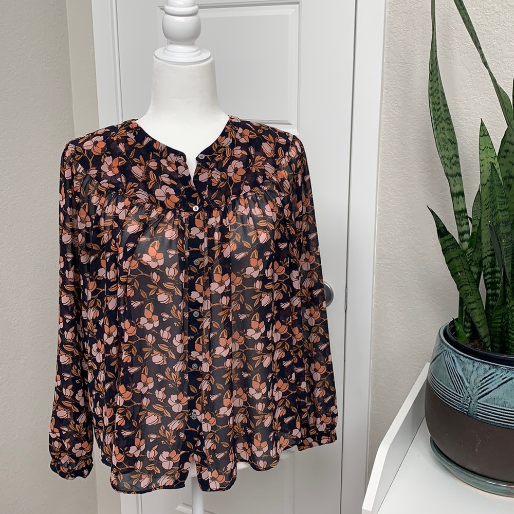 Breezy Loft Petite floral top